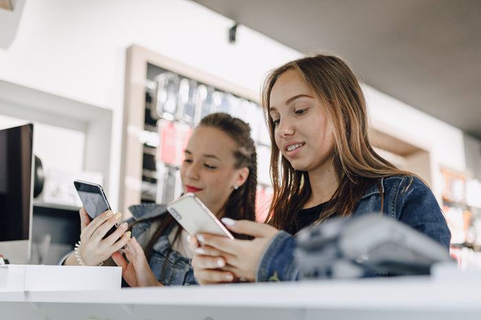 2025 Smartphone Buying Guide: The Best Phones for Gaming, Photography & People Who Just Want Something That Works