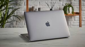 Silver MacBook Air (2022, 13″)